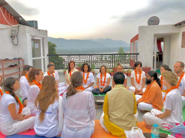 How to Maintain Your Yoga Training Routine During Festival Season